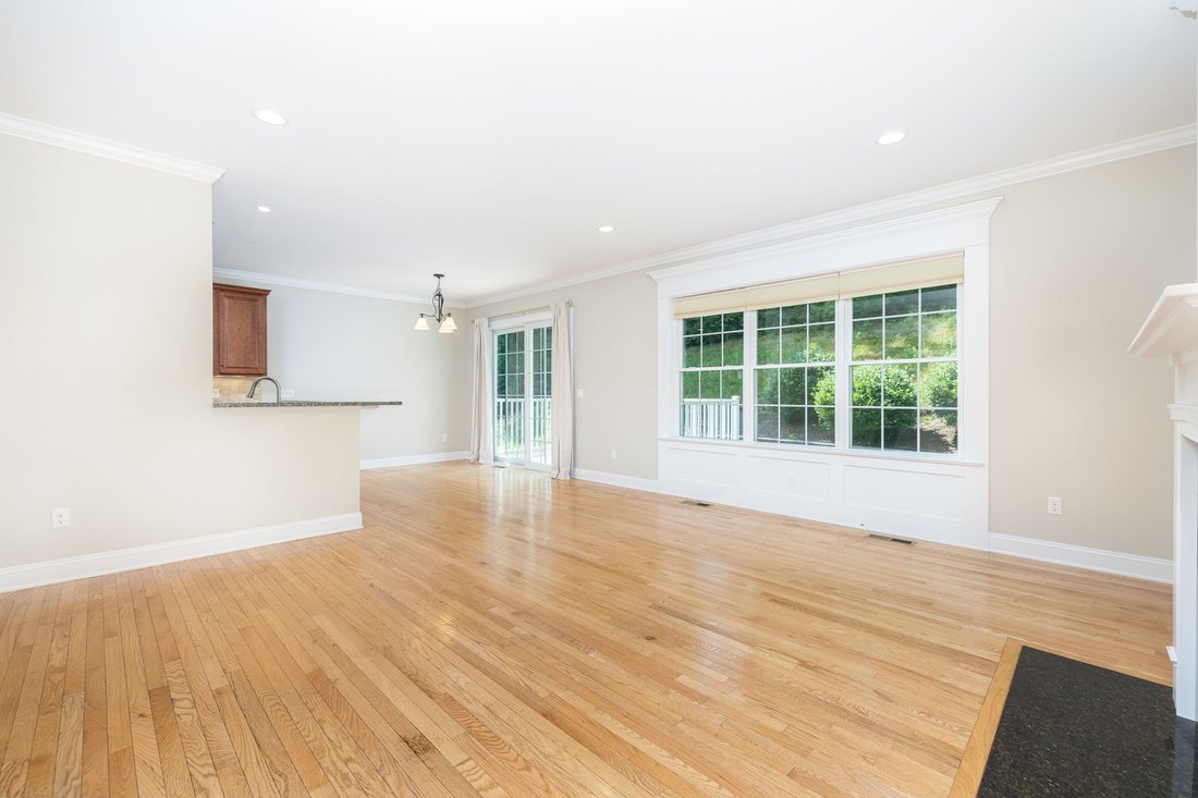 House in Simsbury, Connecticut, United States 5 - 18547202