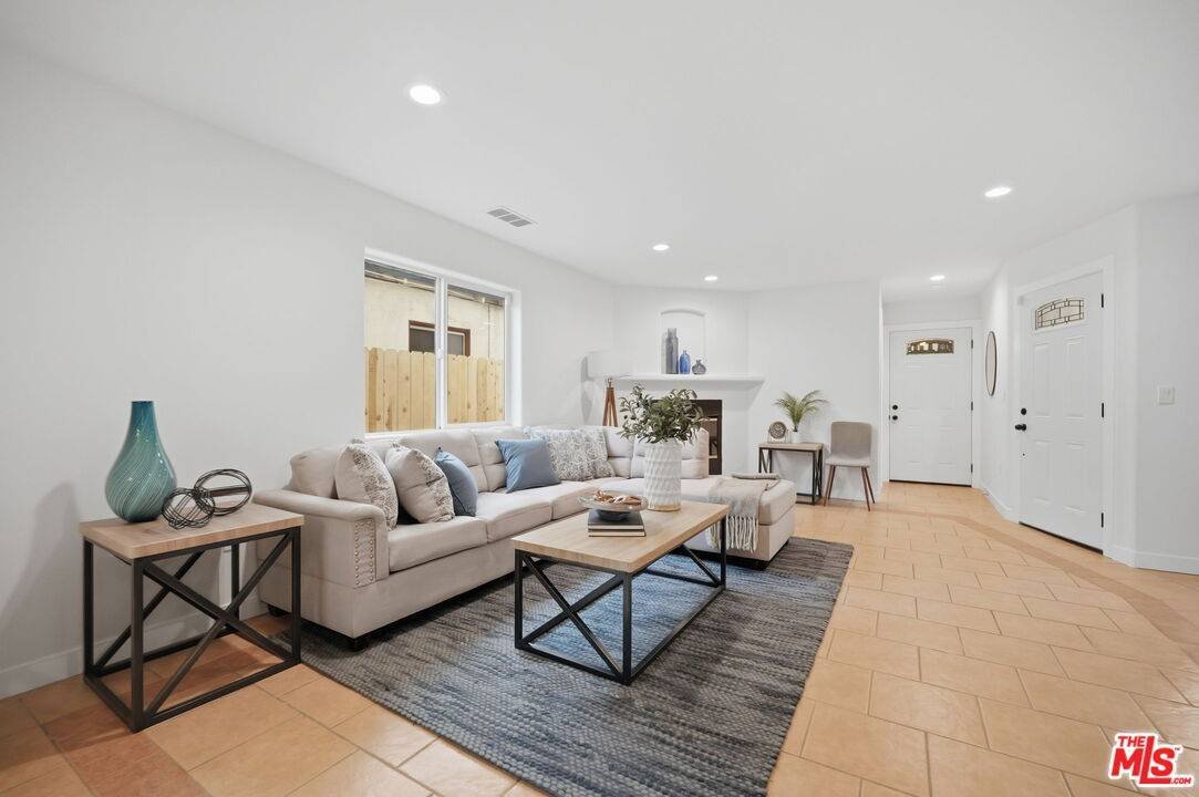 House in Carson, California, United States 3 - 18547274