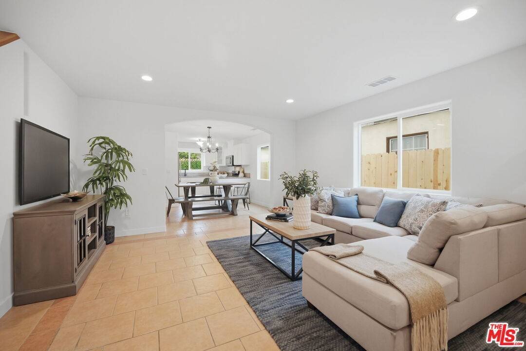 House in Carson, California, United States 4 - 18547274