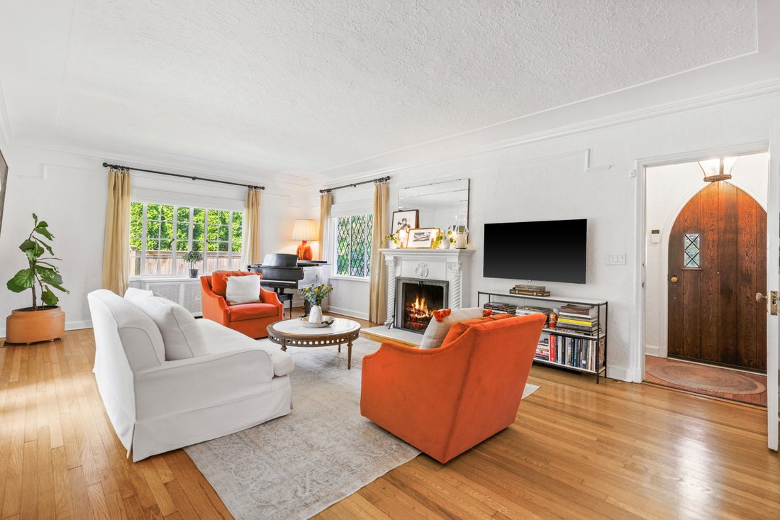 House in Larchmont, New York, United States 3 - 18547208