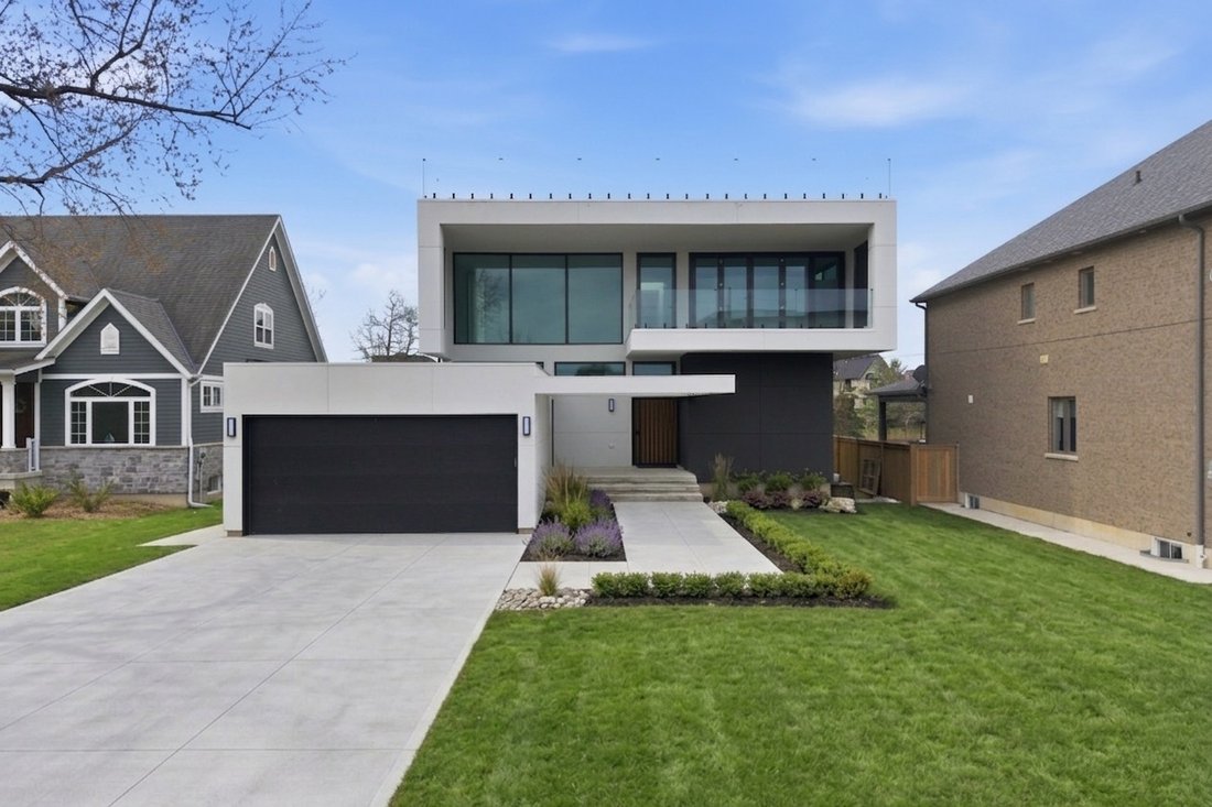 House in Hamilton, Ontario, Canada 2 - 17309723