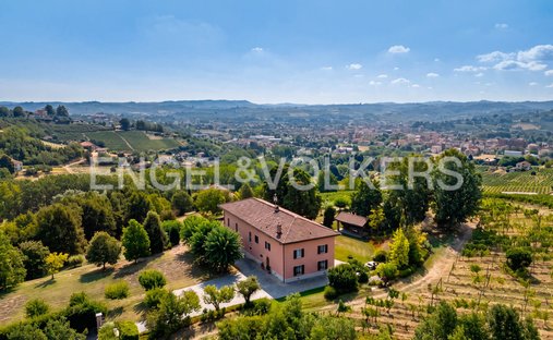 Maisons de campagne à Nizza Monferrato, Piémont, Italie 1