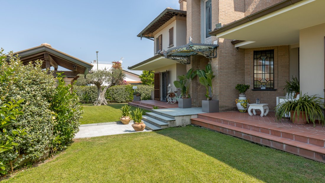 Villa in Viareggio, Tuscany, Italy 2 - 18547282