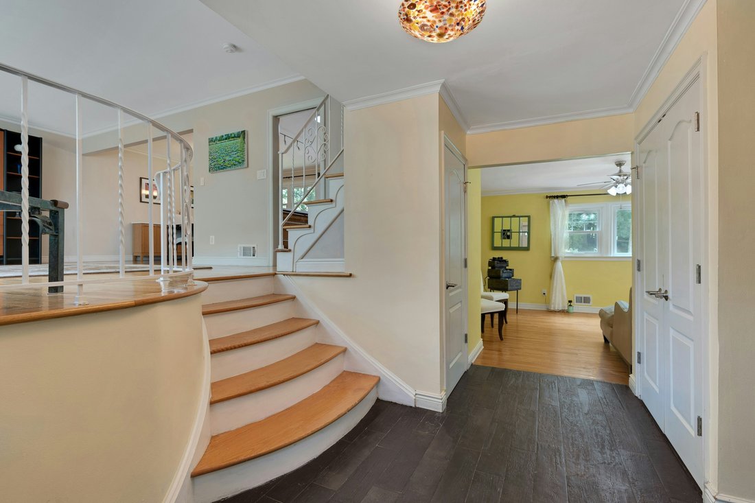House in Mountainside, New Jersey, United States 4 - 18547418