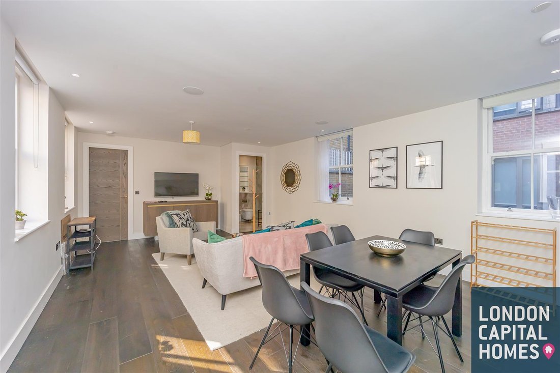 Apartment in EC4, City of London, England 2 - 18547950