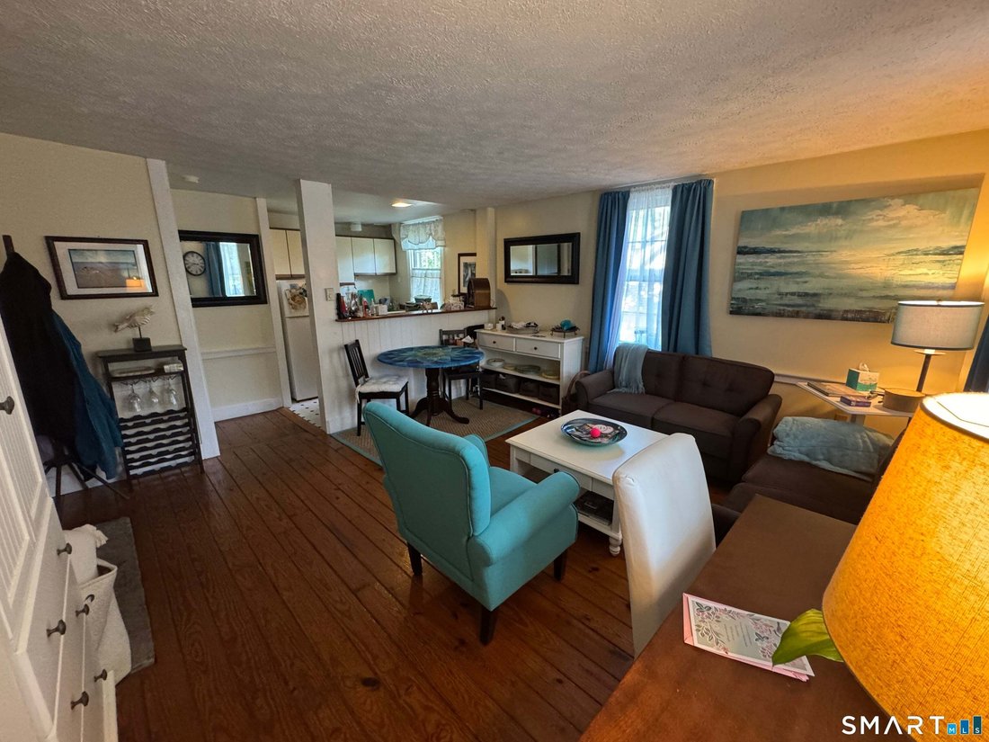 Groton, Connecticut, United States 4 - 18505881