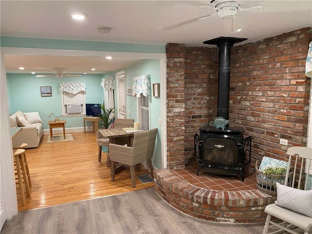South Kingstown, Rhode Island, United States 5 - 18547689