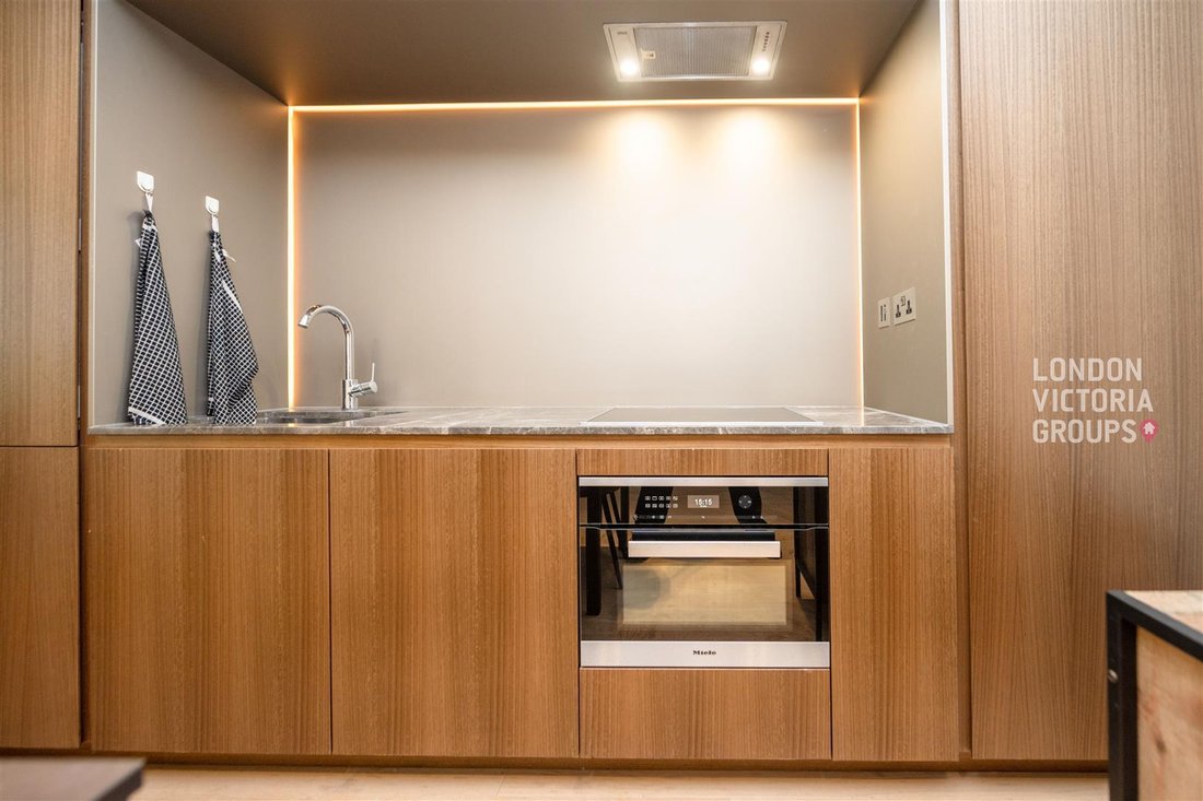 Apartment in WC2, Westminster, England 3 - 18548049