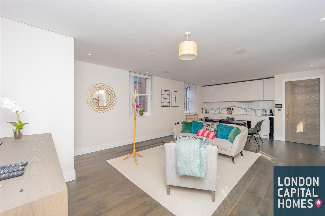 Apartment in EC4, City of London, England 3 - 18547950