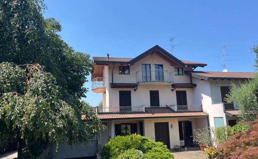 Villa in Brongio, Lombardy, Italy 1