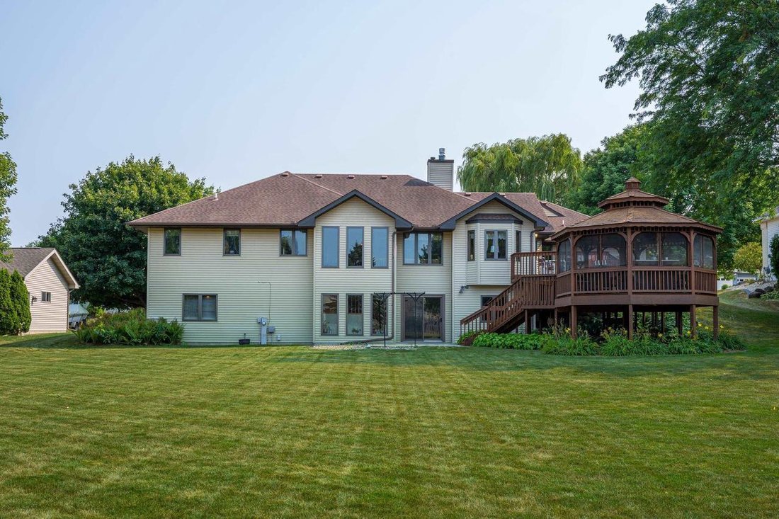House in Fitchburg, Wisconsin, United States 3 - 18547750
