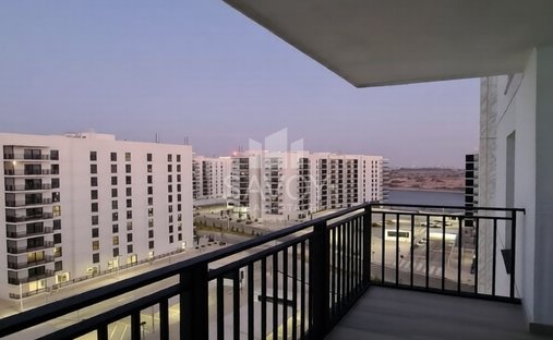 Apartment in Yas Island / Jazeerat Yas, Abu Dhabi Emirate, United Arab Emirates 1