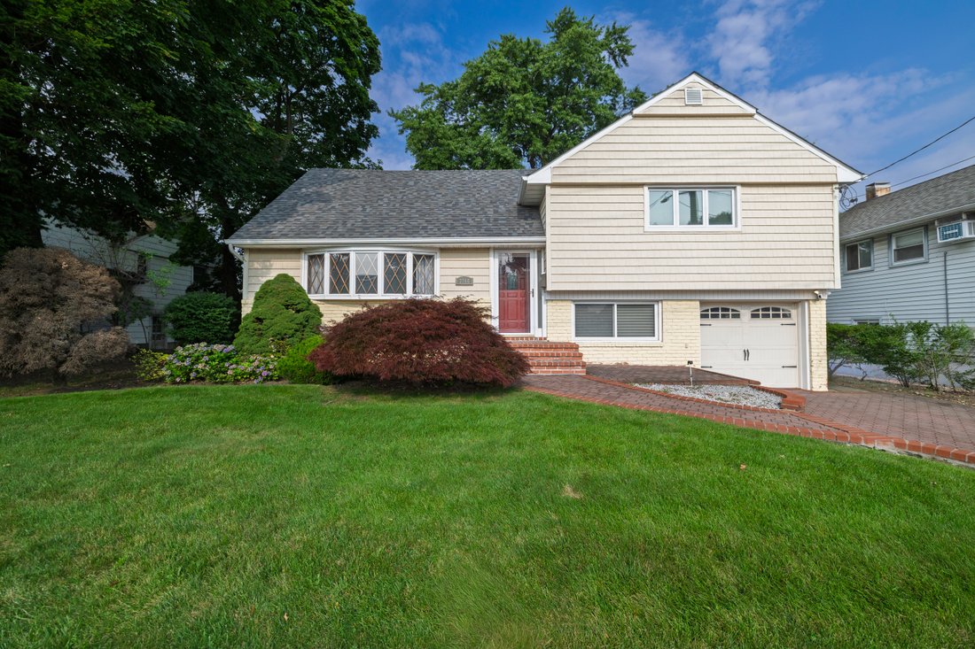 House in Oceanside, New York, United States 2 - 18546681
