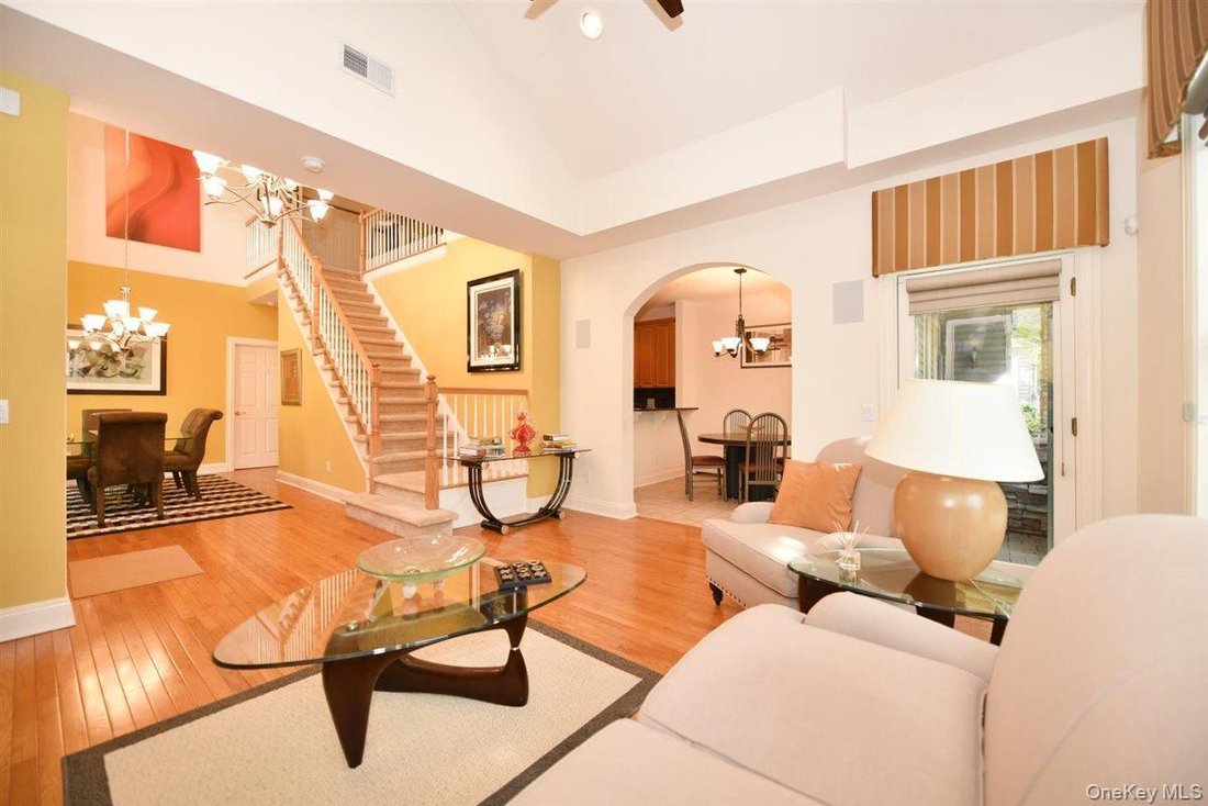 Condo in Port Washington, New York, United States 4 - 18547757