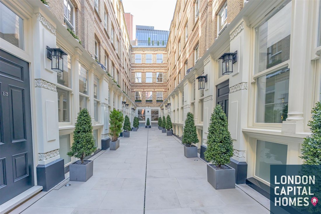Apartment in EC4, City of London, England 1 - 18547950