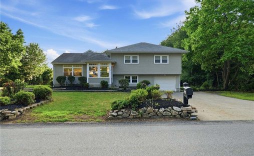 House in Lincoln, Rhode Island, United States 1