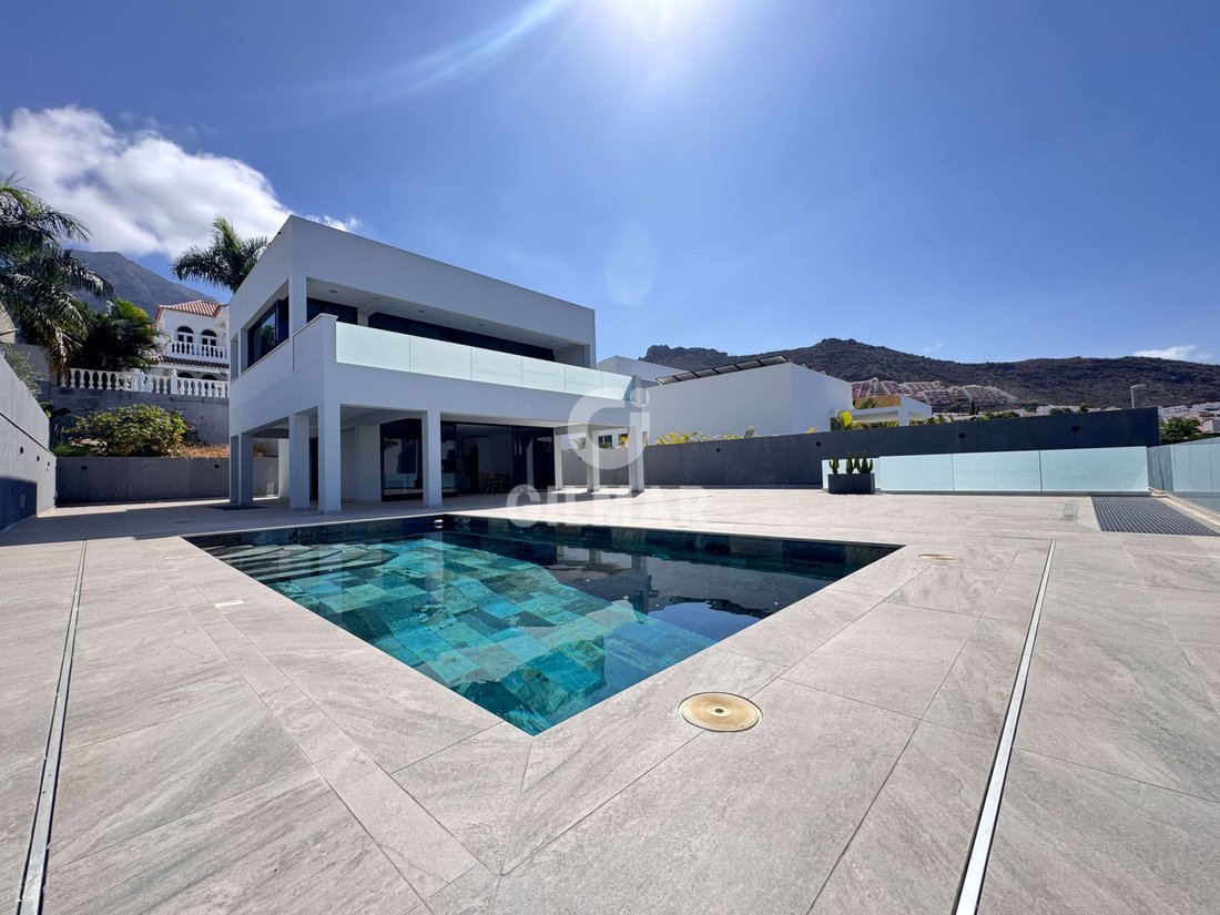 Villa in Costa Adeje, Adeje, Canary Islands 1 - 18548084