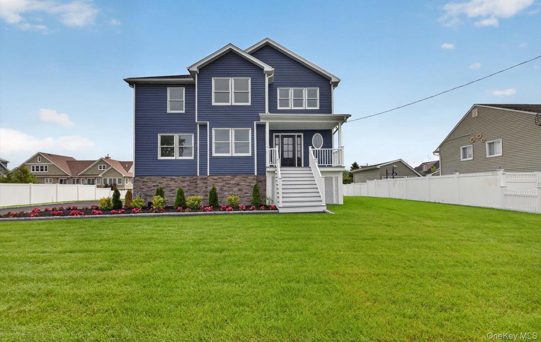 House in West Islip, New York, United States 1 - 18547751