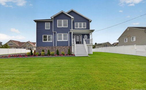 House in West Islip, New York, United States 1