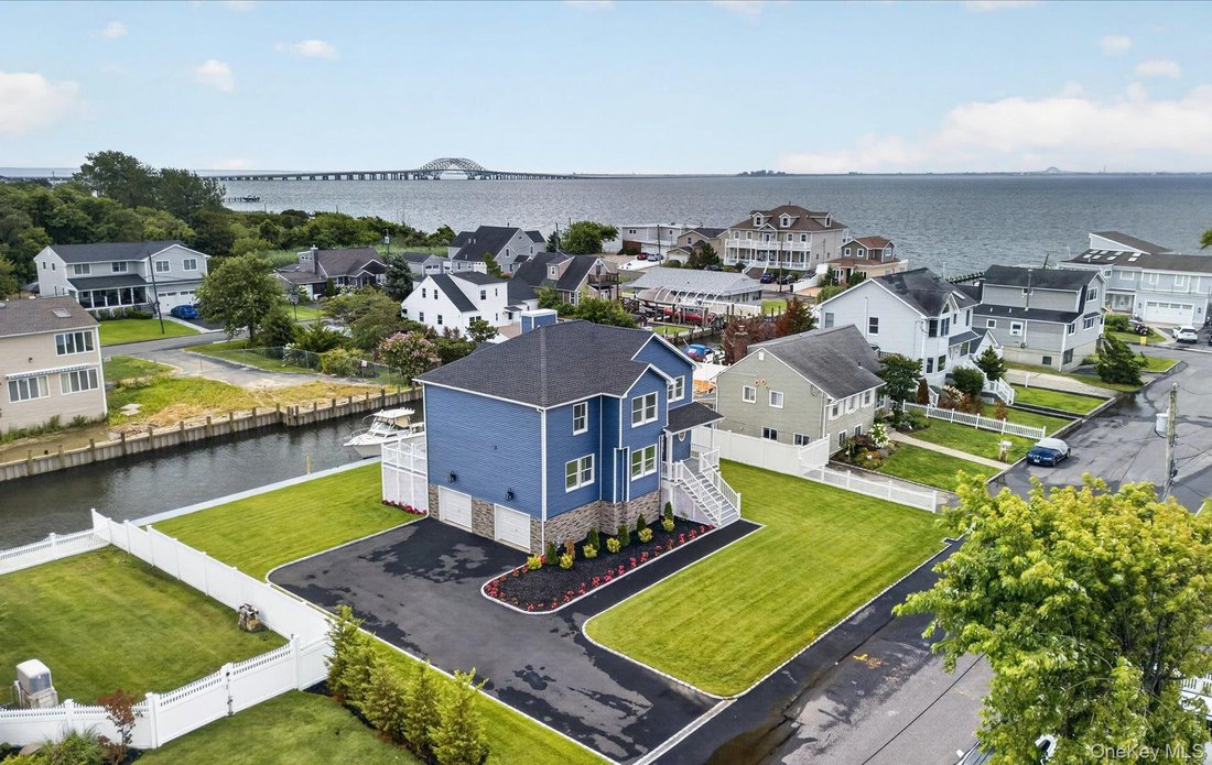 House in West Islip, New York, United States 2 - 18547751