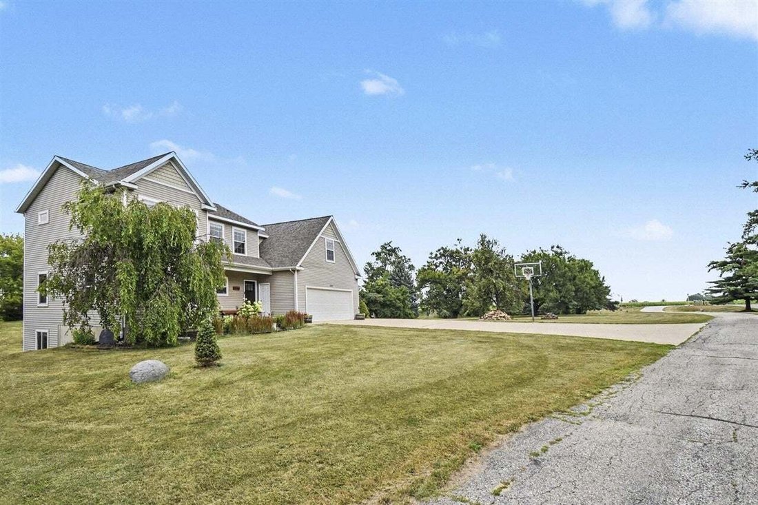 House in Caledonia, Michigan, United States 1 - 18548052