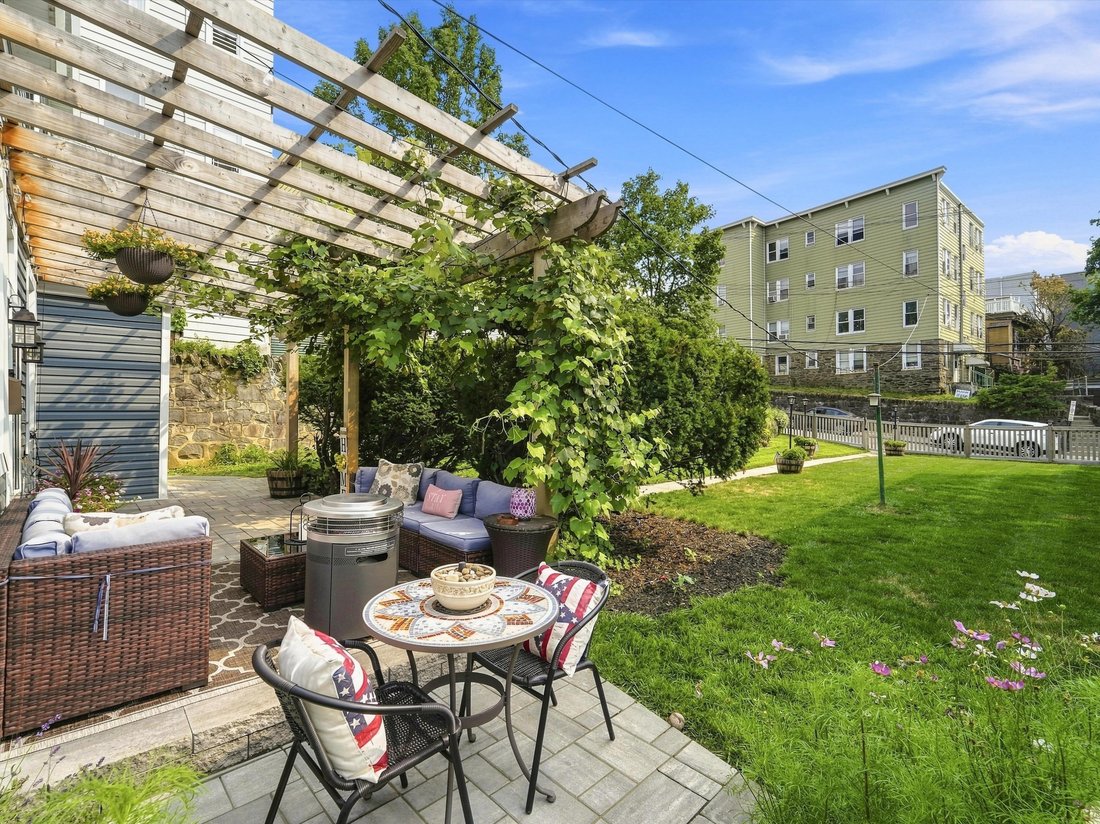 House in Yonkers, New York, United States 5 - 18547478
