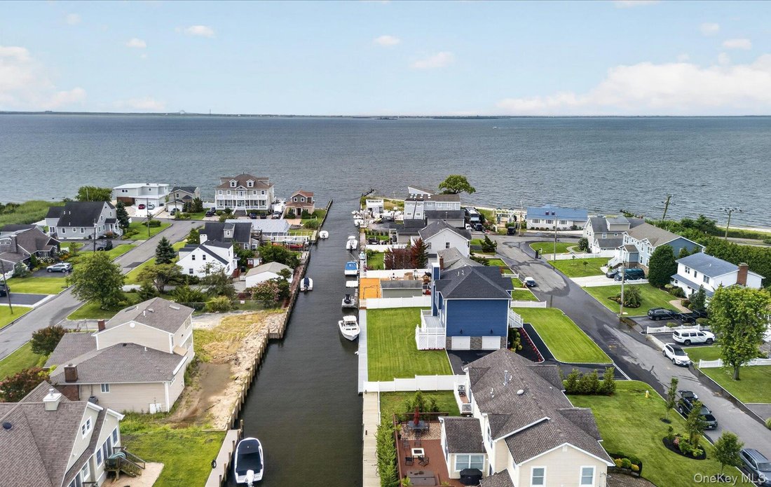 House in West Islip, New York, United States 3 - 18547751
