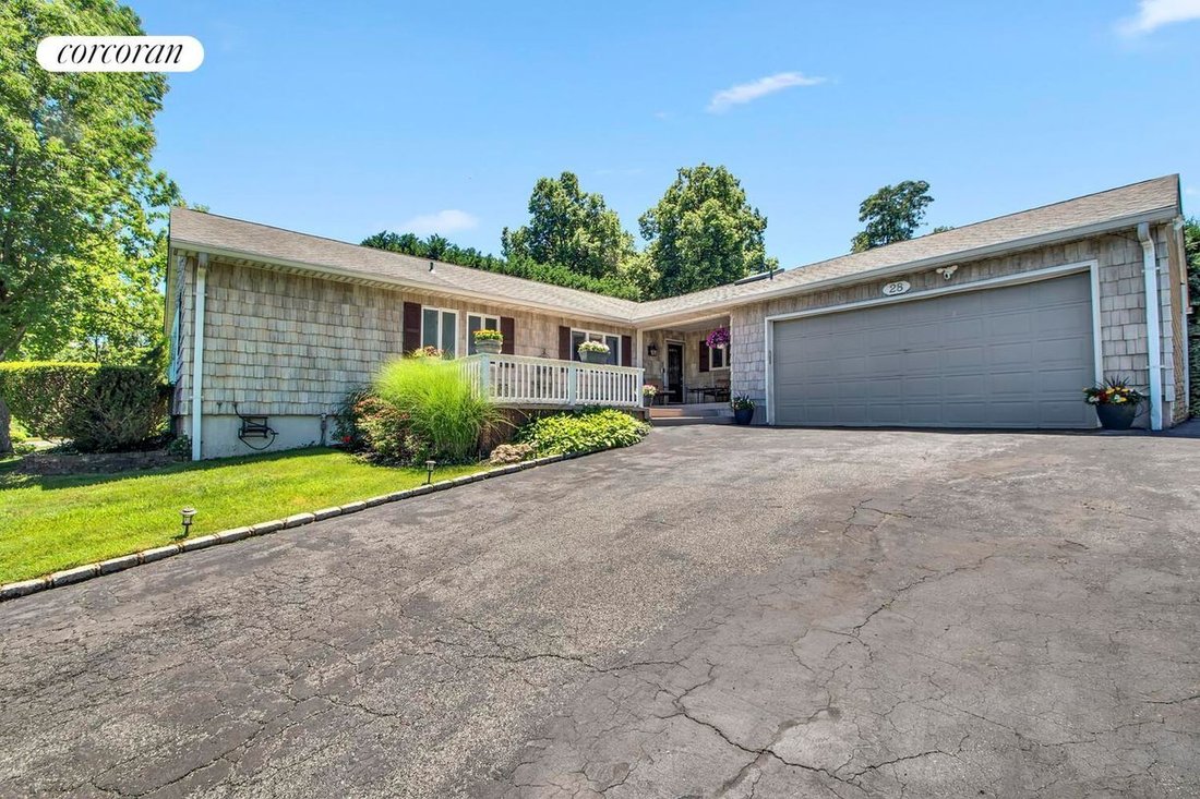 Setauket- East Setauket, New York, United States 3 - 18210584