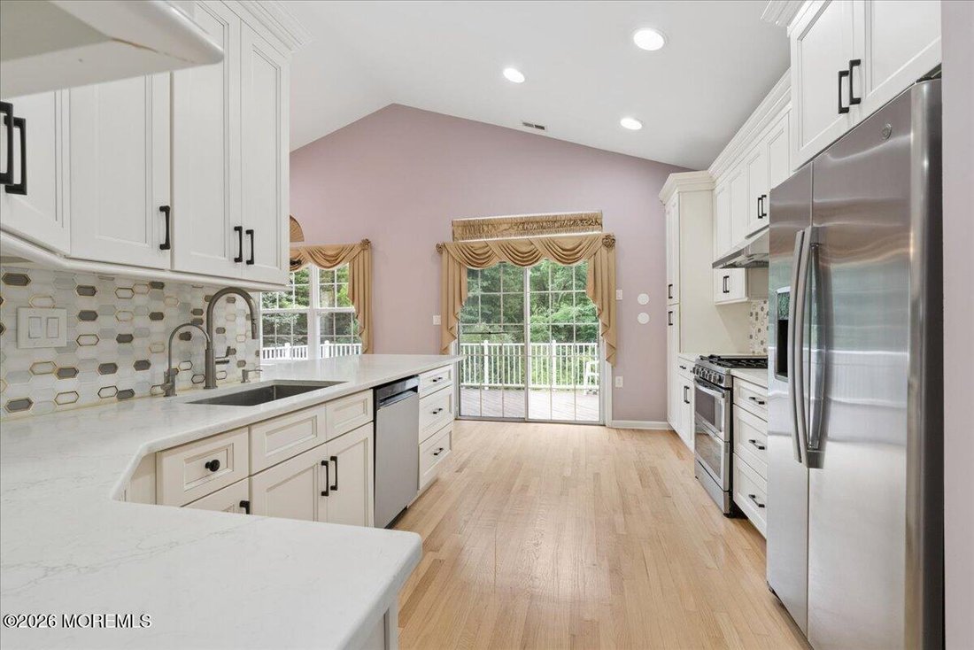 House in Manalapan Township, New Jersey, United States 3 - 18548033