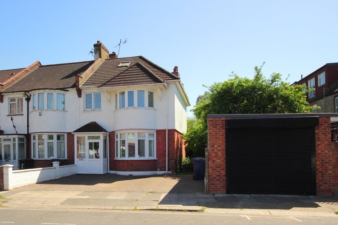 House in Acton Park, Ealing, England 1 - 18547712