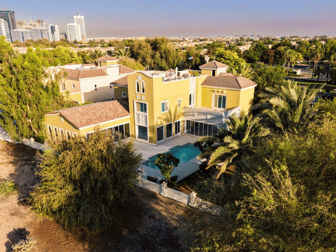 Villa in United Arab Emirates 2 - 17068012