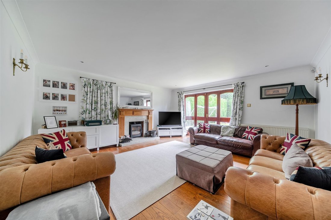 House in Liphook (Bramshott and Liphook), Liphook, England 2 - 18547715