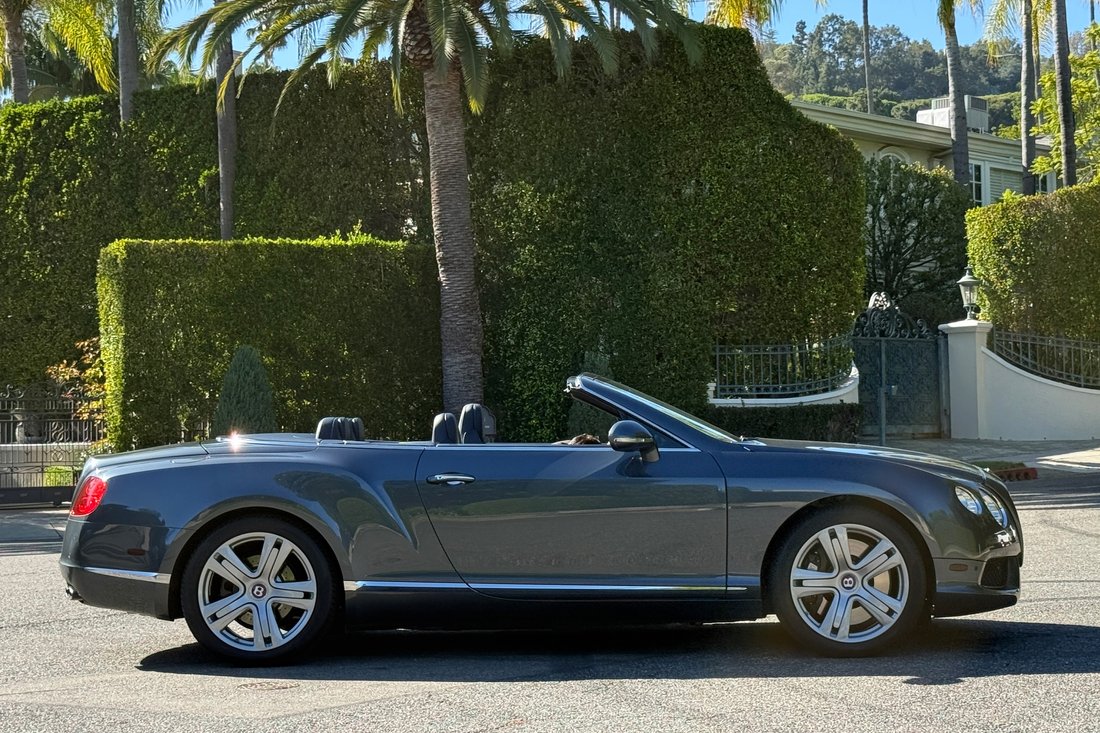 Cabriolet in West Hollywood, CA, United States 5 - 18550014