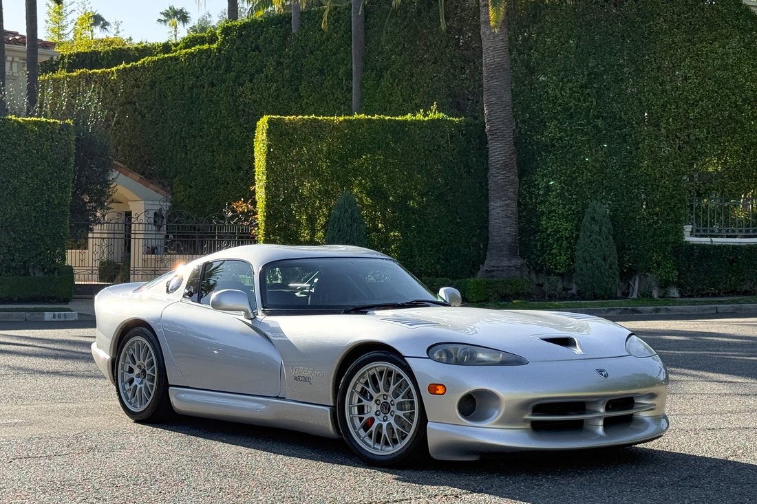 Coupe in West Hollywood, CA, United States 3 - 18550034