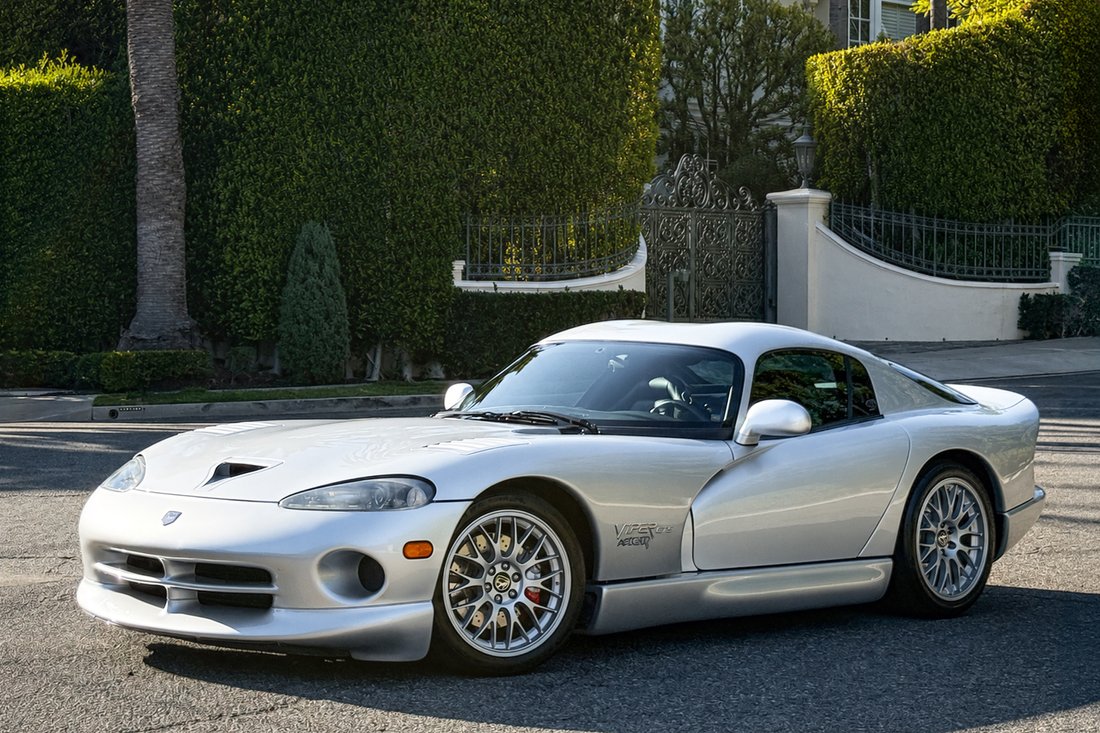 Coupe in West Hollywood, CA, United States 1 - 18550034
