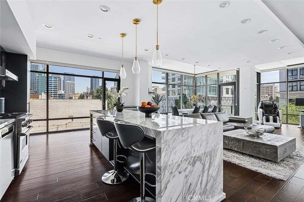 Condo in Los Angeles, California, United States 3 - 18548636