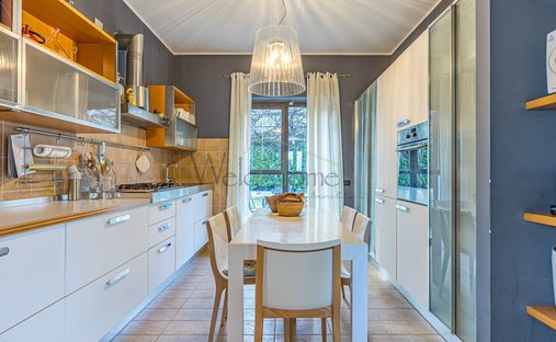 Villa in Anzano del Parco, Lombardei, Italien 1