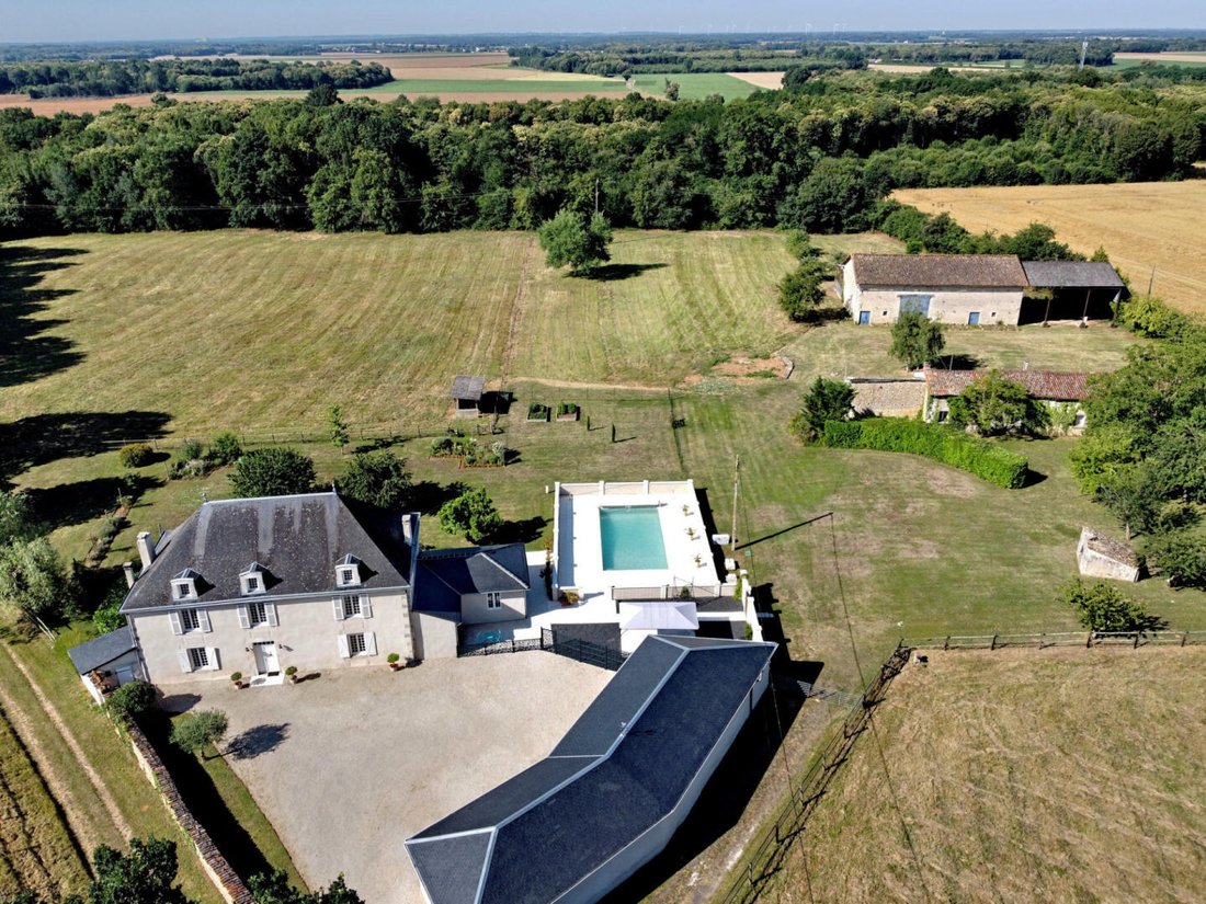 Maison à Romagne, Nouvelle-Aquitaine, France 1 - 18549316