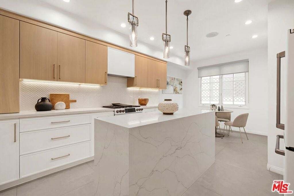 Condo in Los Angeles, California, United States 5 - 18551033