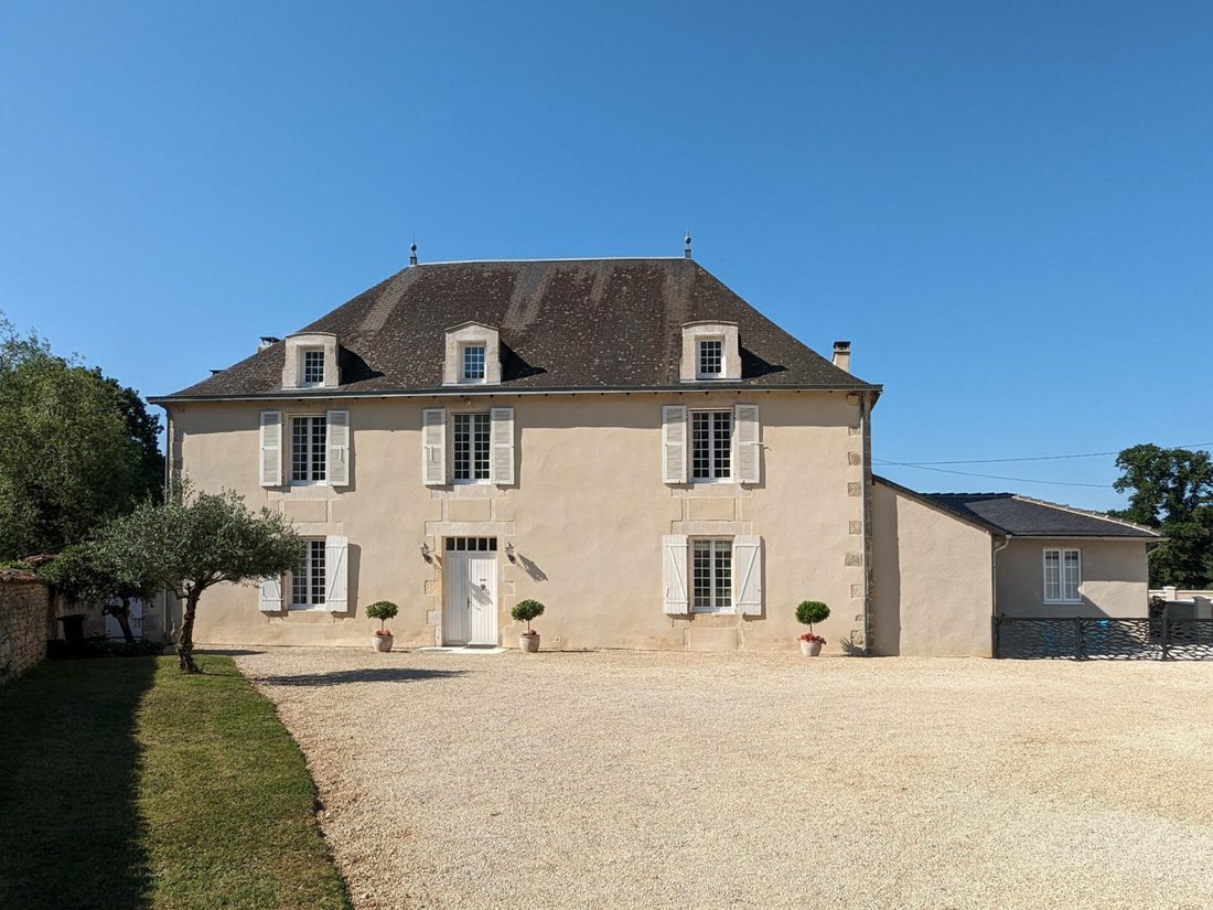 Maison à Romagne, Nouvelle-Aquitaine, France 2 - 18549316