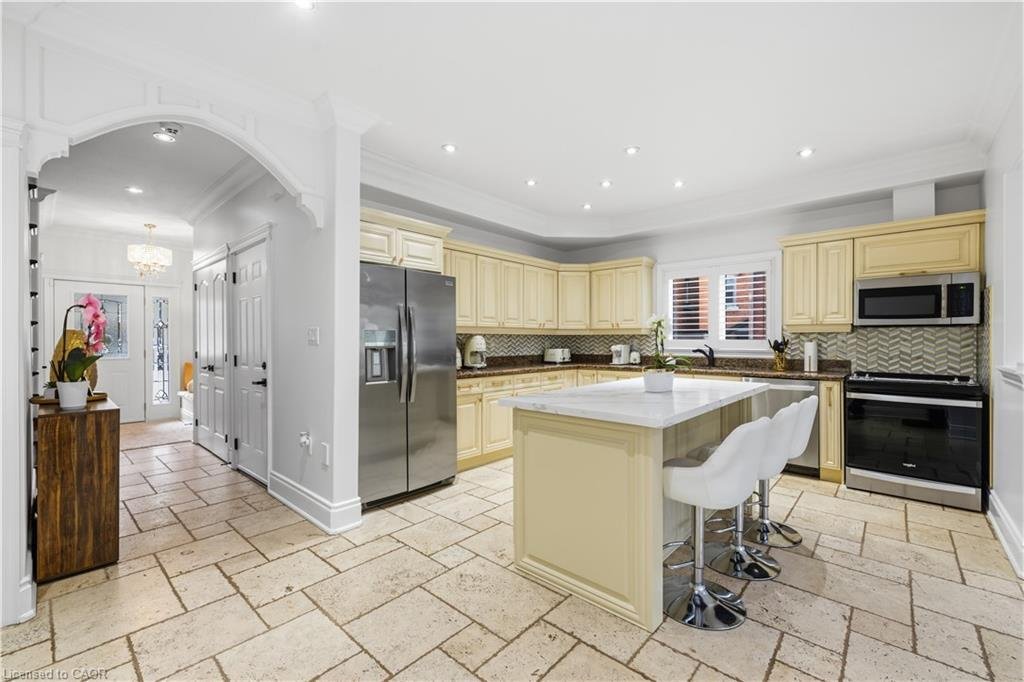 House in Hamilton, Ontario, Canada 4 - 18552247