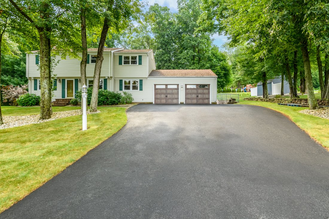 House in Ellington, Connecticut, United States 3 - 18549436