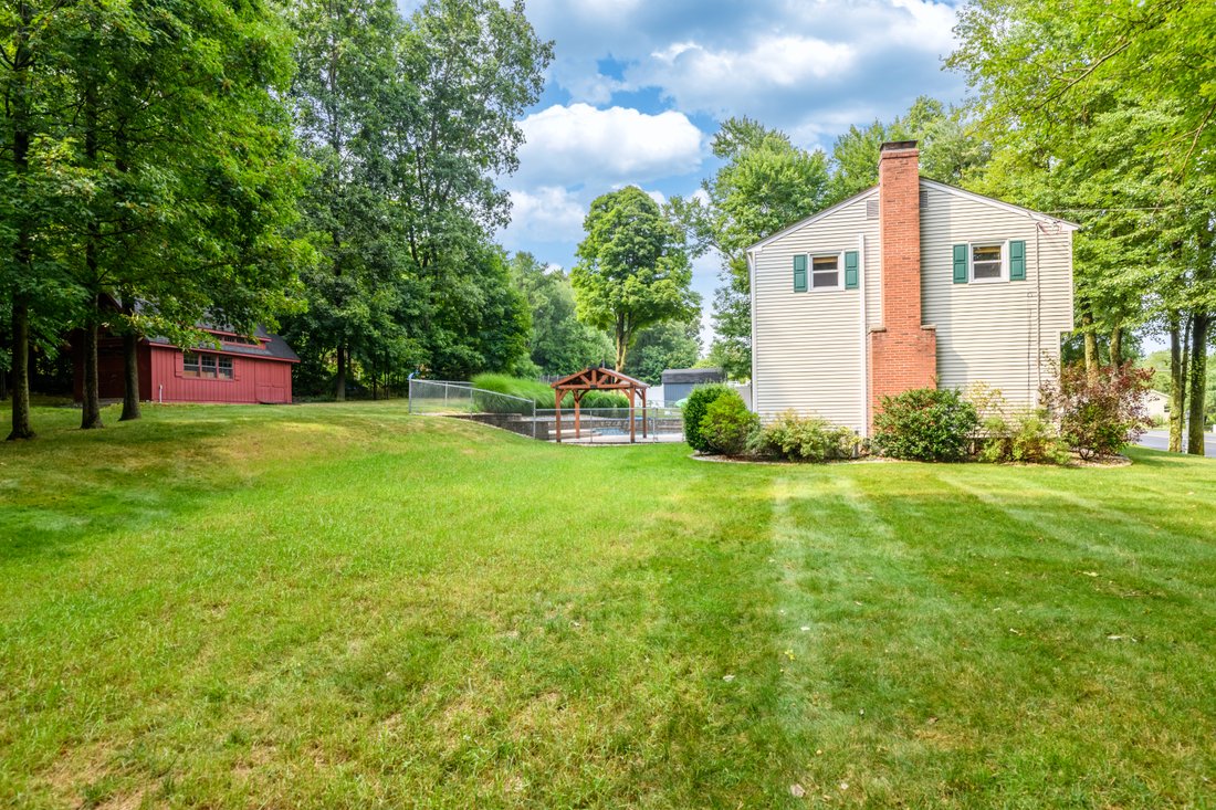 House in Ellington, Connecticut, United States 5 - 18549436