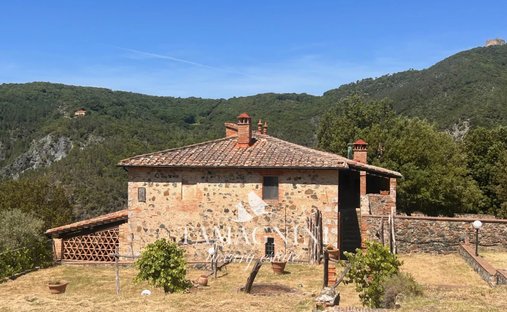 House in Monteguidi, Tuscany, Italy 1