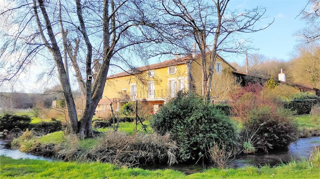 House in Champagne-Mouton, Nouvelle-Aquitaine, France 2 - 18549348