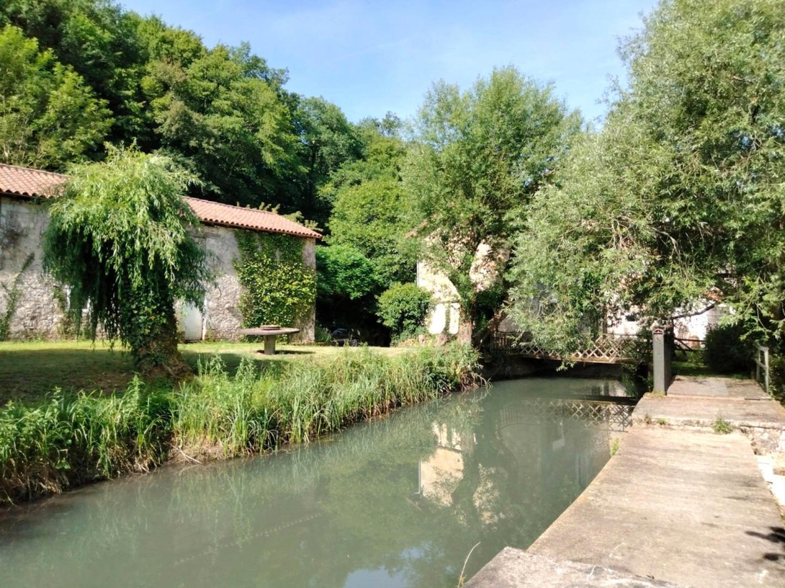 House in Nanteuil-en-Vallée, Nouvelle-Aquitaine, France 4 - 18549405