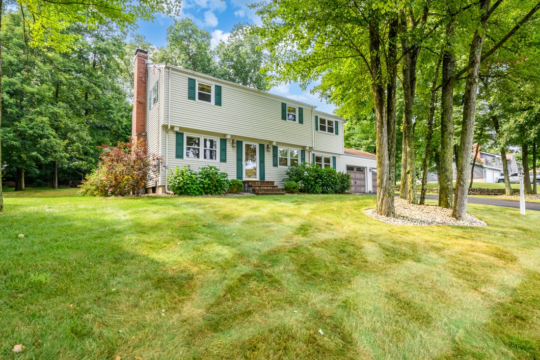 House in Ellington, Connecticut, United States 2 - 18549436