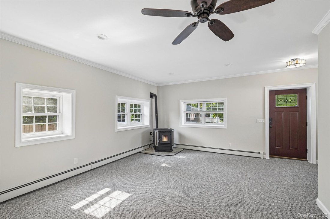 House in Farmingville, New York, United States 5 - 18553110