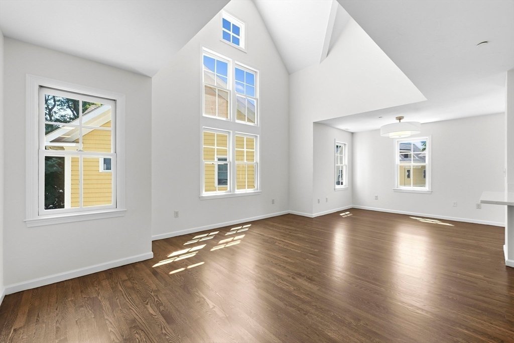 Condo in Arlington, Massachusetts, United States 2 - 18553072