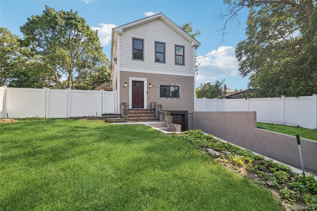 House in Farmingville, New York, United States 1 - 18553110